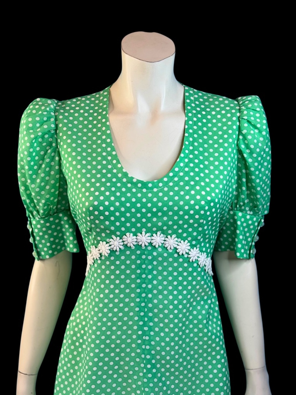 70s Green Polka Dot Baby Doll Dress with White Daisy trim / S M - Picture 2 of 10